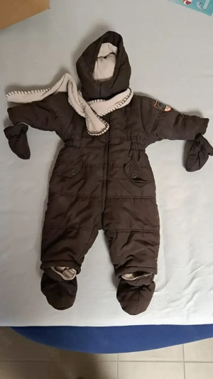 Schneeanzug Baby mit Accessoires kaum getragen