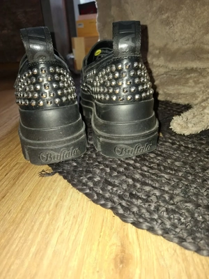 Originale Baffalo Schuhe (Loafer), Schwarz,Silber,Nieten  Bild 4