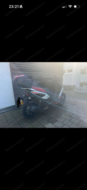 Aprilia Roller 125 Bild 2