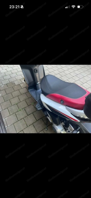 Aprilia Roller 125 Bild 3