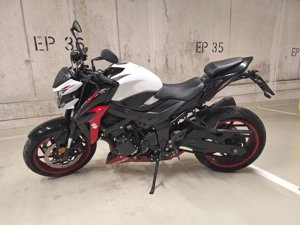 Suzuki GSX S750 Bild 3
