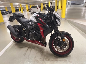 Suzuki GSX S750 Bild 2