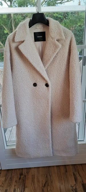 neuwertiger Wintermantel  und Stiefletten     Bild 3