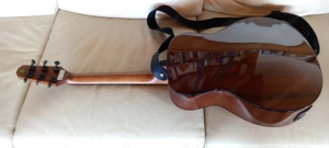 wie neu: Handliche Westerngitarre mit Tonabnehmer: Harley Benton GS-Travel-E Spruce Bild 4
