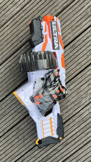Nerf Ultra One mit motorisiertem Trommelmagazin Bild 2