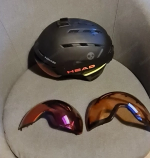 Skiausrütung , Schuhe und Helm mit Brille  Bild 5