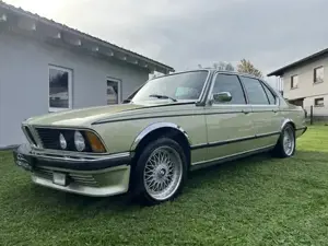 BMW 733i (E23)