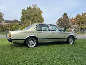 BMW 733i (E23) Bild 8