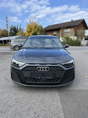 Audi A1 S-Line Automatik 30 TFSI Bild 2