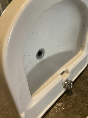 Altes Keramik Waschbecken  Bild 2