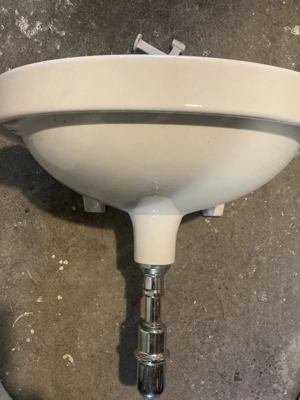 Altes Keramik Waschbecken  Bild 3