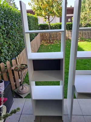 Schreibtisch mit Regal