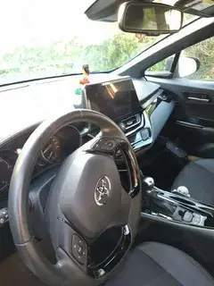 Toyota C-HR Baujahr 2023 Top Zustand   nur 37 000km Bild 2