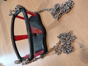 Babyschaukel (wie auf öffentl. Spielplätzen)