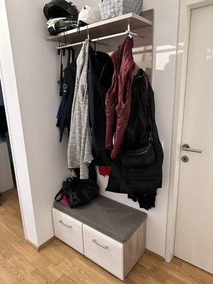Zweiteilige Garderobe