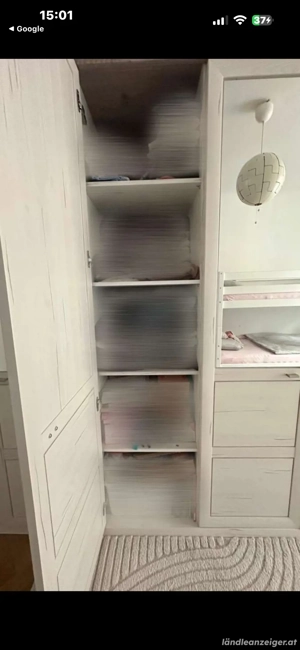 Kleiderschrank Bild 3