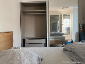 Kleiderschrank Bild 3