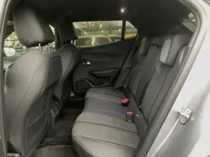 Peugeot 2008 GT PT 130 EAT ACC Carplay LED 17' 96 kW (131 PS... Bild 2