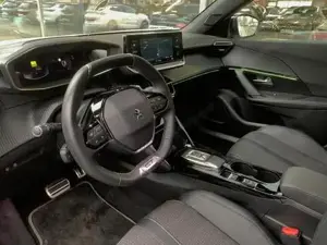 Peugeot 2008 GT PT 130 EAT ACC Carplay LED 17' 96 kW (131 PS... Bild 4