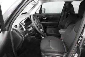 Jeep Renegade Longitude 1.5 T4 DCT7 e-Hybrid 96kW, Business-P... Bild 8