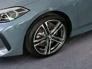 BMW 1er d xDrive Aut. M Sport/PANO-DA/18Z/SHZ/HIFI 140 kW (190 PS), Automatik, Allrad Bild 6