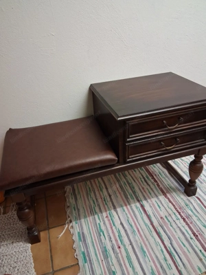 Schöne elegante Sitzbank