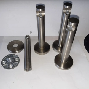 massive Halterungen für Gardinenstangen in Chromoptik