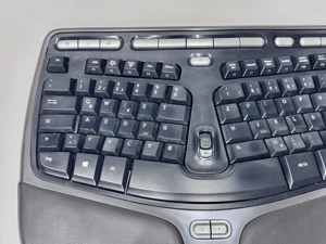 Microsoft Natural Ergnomic Keyboard 4000 (Deutsch), USB-Anschluss Bild 3