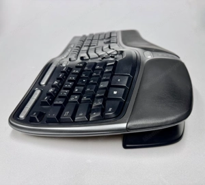 Microsoft Natural Ergnomic Keyboard 4000 (Deutsch), USB-Anschluss Bild 4