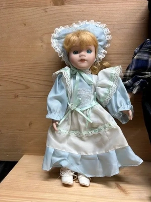 4 alte Sammler- und Spielzeugpuppen Bild 2