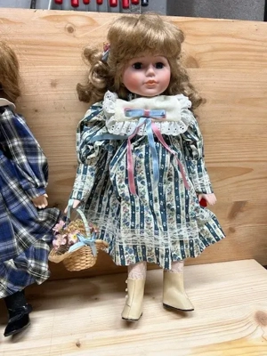 4 alte Sammler- und Spielzeugpuppen Bild 5