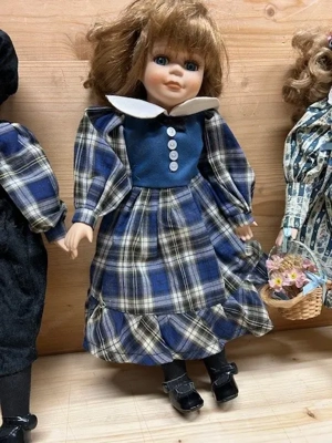 4 alte Sammler- und Spielzeugpuppen Bild 4