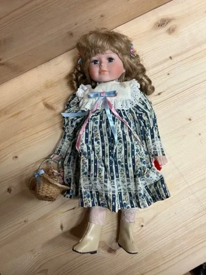 4 alte Sammler- und Spielzeugpuppen Bild 9