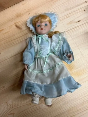 4 alte Sammler- und Spielzeugpuppen Bild 6