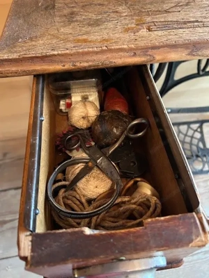 alte Nähmaschine Bild 4