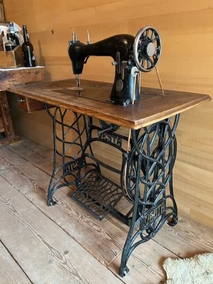 alte Nähmaschine Bild 2