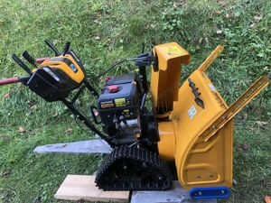 Schneefräse MTD Cub Cadet mit Raupenantrieb