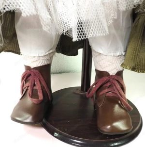 Handgefertigte Porzellanpuppe von Adelie Creation Paris  Art   Land Collection  Bild 4