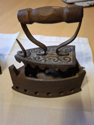 3 alte Bügeleisen  Bild 3