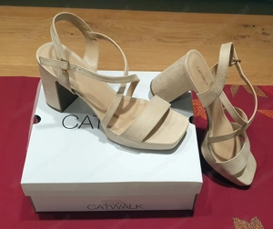 Schöne cremefarbene Catwalkschuhe Bild 2