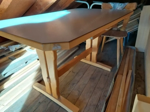 Stühle . Tisch Bild 2