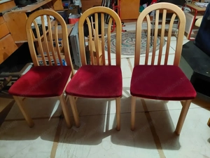 Stühle . Tisch Bild 3