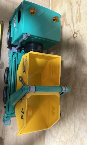 Spielzeug LKW VOLVO von  bruder  Bild 5