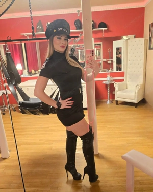 Die schönste Domina