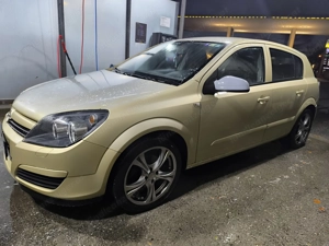 Opel Astra H 1.4 Benzin 90.000 KM neu Vorgeführt  Bild 2