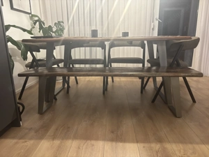 Esstisch aus Massivholz mit Sitzbank (ohne Stühle) Bild 2
