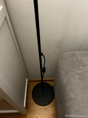 Stehlampe mit Glühbirne Bild 4