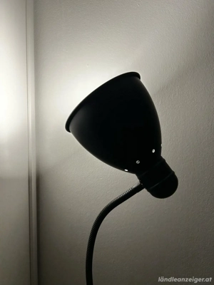 Stehlampe mit Glühbirne Bild 3
