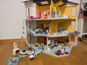 Playmobil Haus mit Zusatzetage und Zubehör wie abgebildet