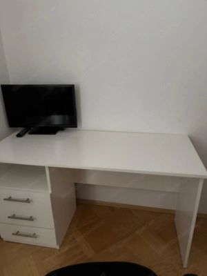 Schreibtisch